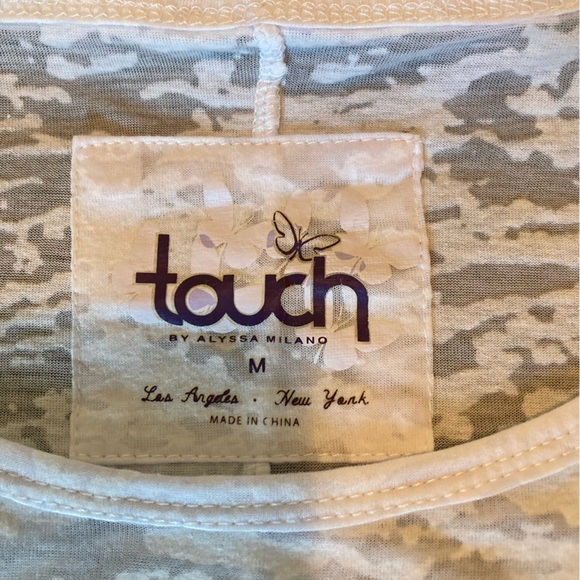 Women’s Canuck tee medium - Picture 4 of 5